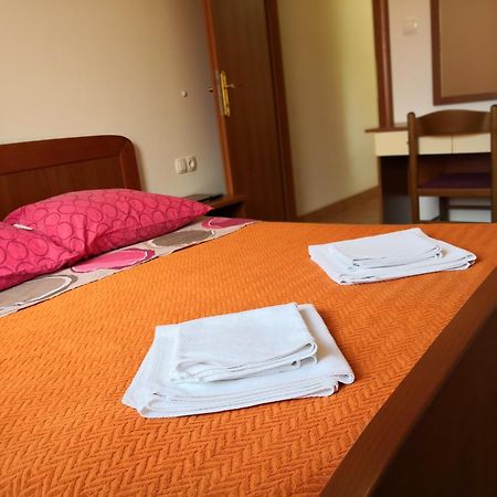 Apartments Jaksic Постира Экстерьер фото