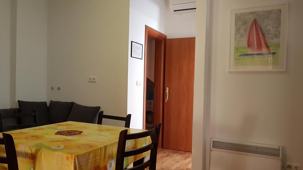 Apartments Jaksic Постира Экстерьер фото