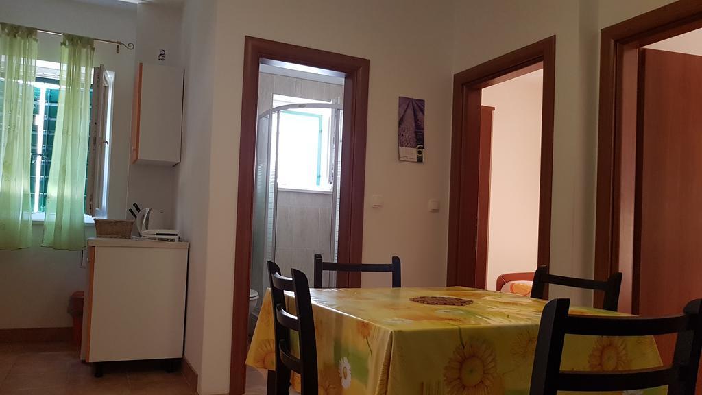Apartments Jaksic Постира Экстерьер фото