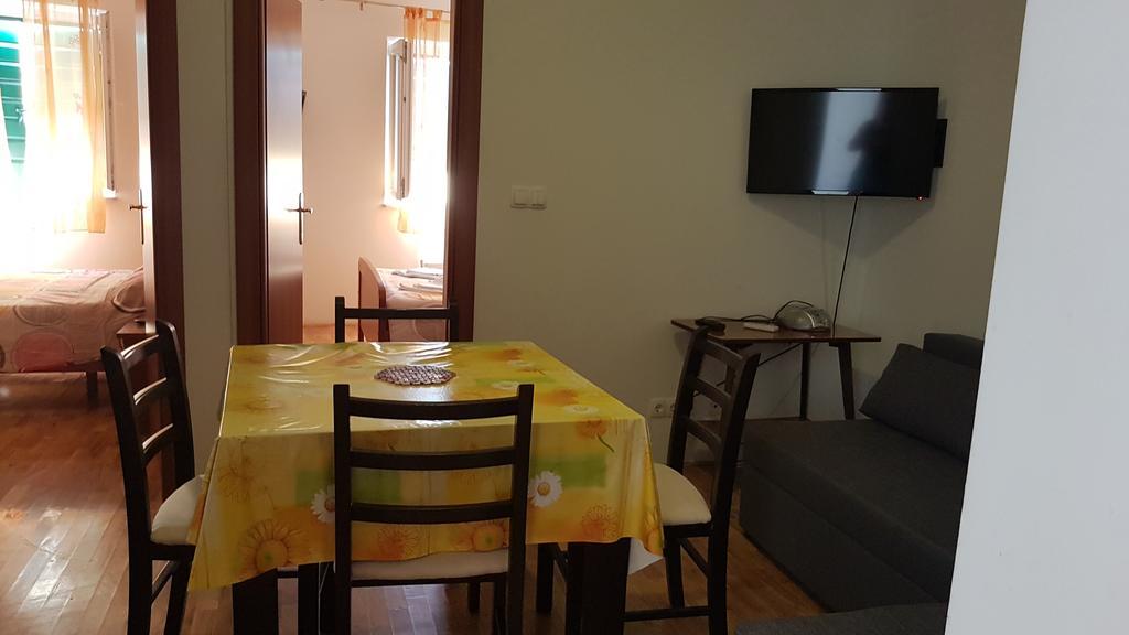Apartments Jaksic Постира Экстерьер фото