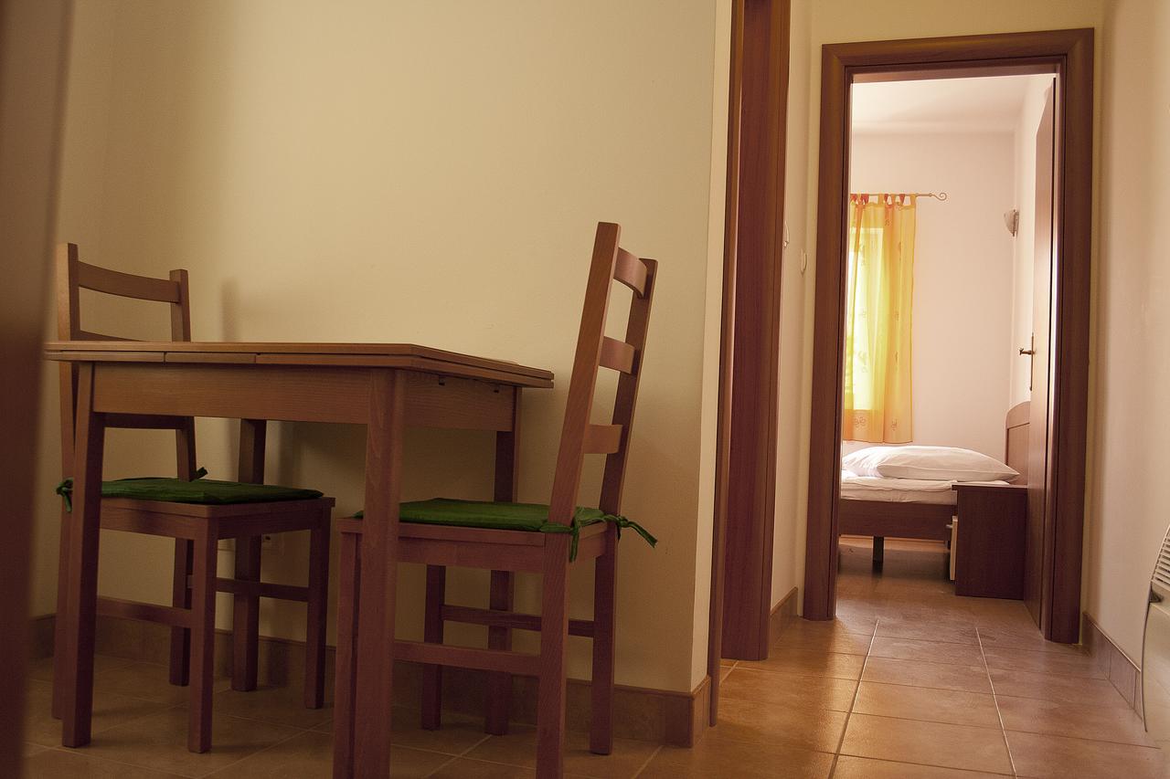Apartments Jaksic Постира Экстерьер фото