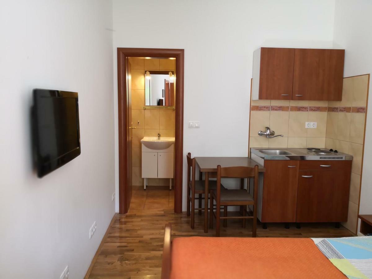 Apartments Jaksic Постира Экстерьер фото