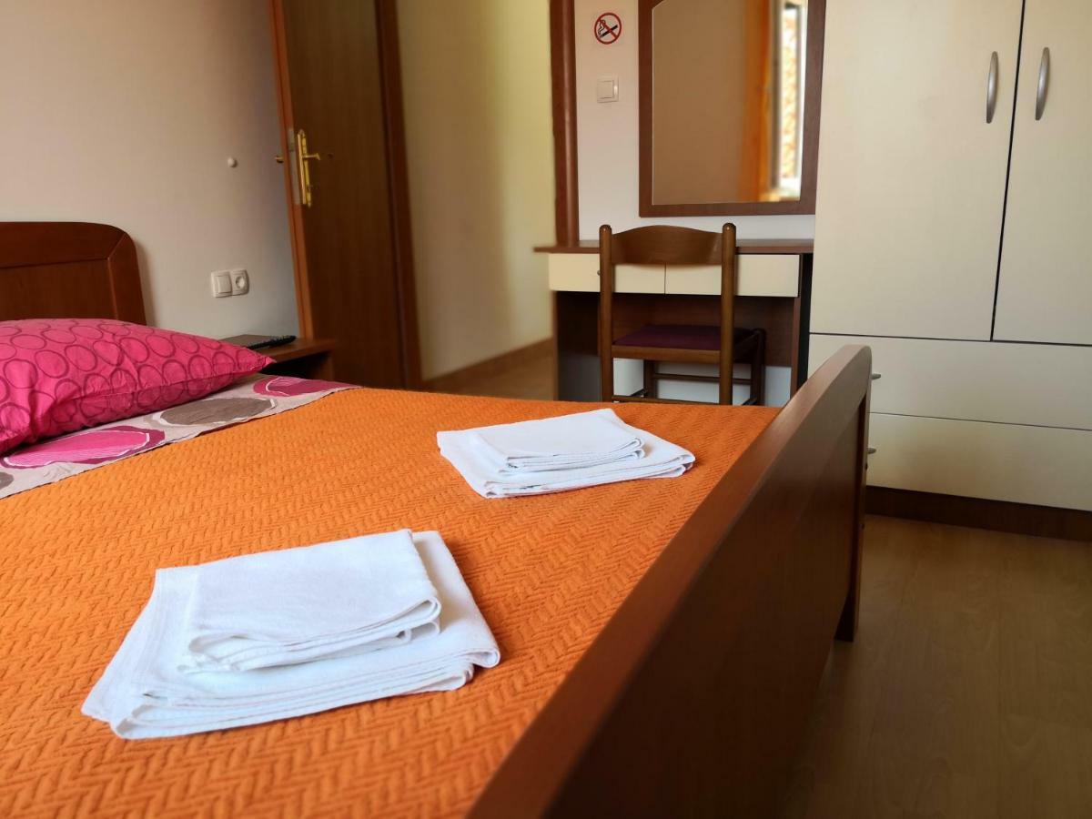 Apartments Jaksic Постира Экстерьер фото