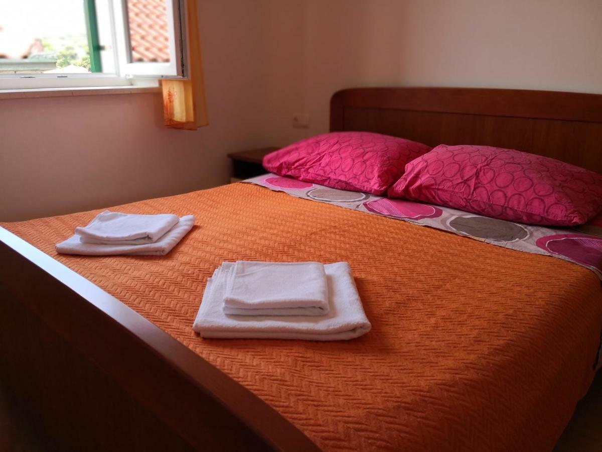 Apartments Jaksic Постира Экстерьер фото