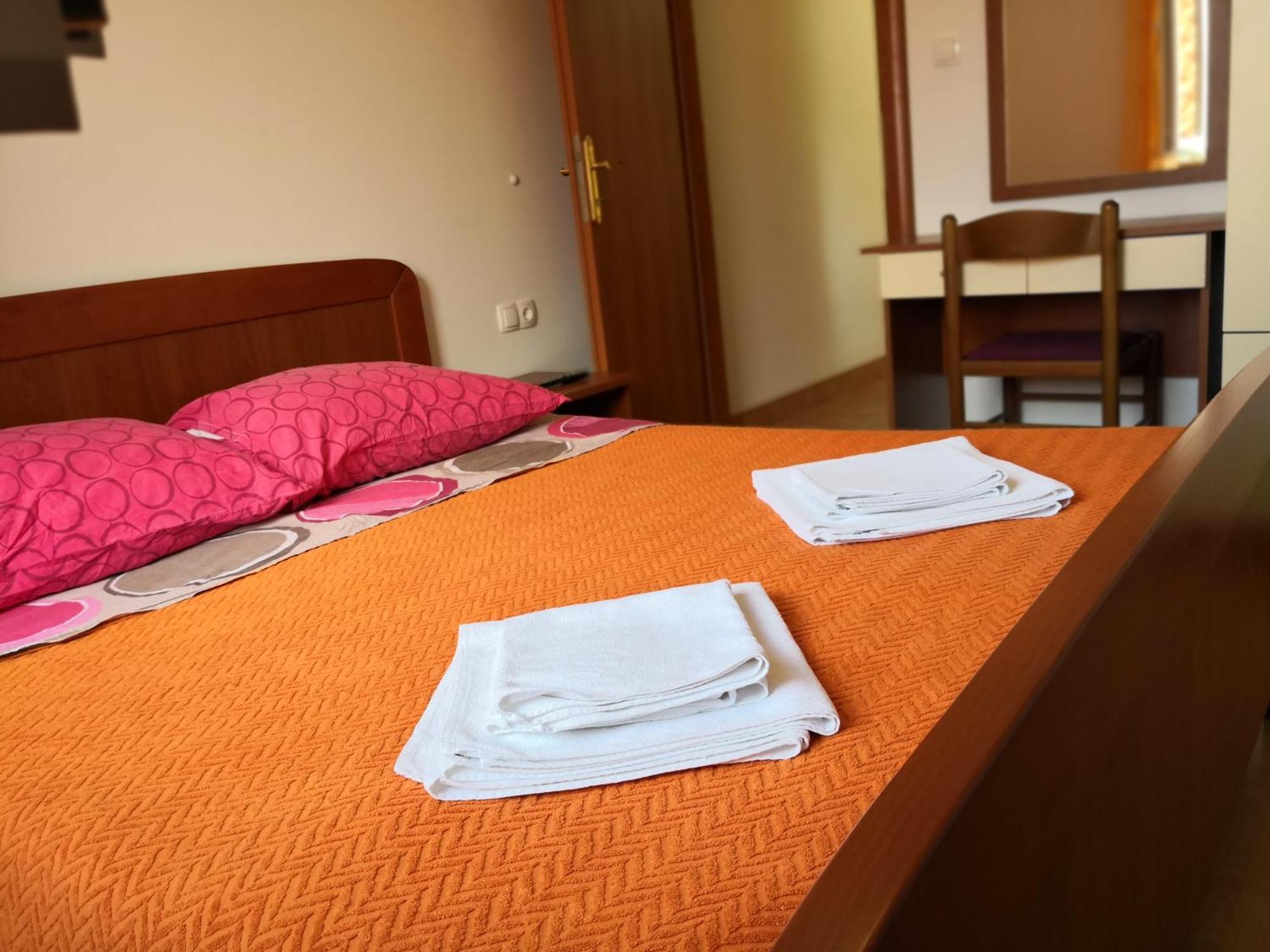 Apartments Jaksic Постира Экстерьер фото