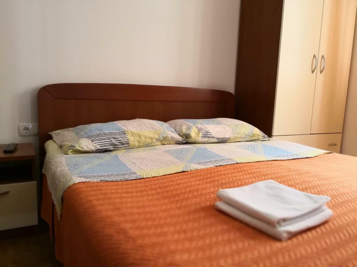 Apartments Jaksic Постира Экстерьер фото