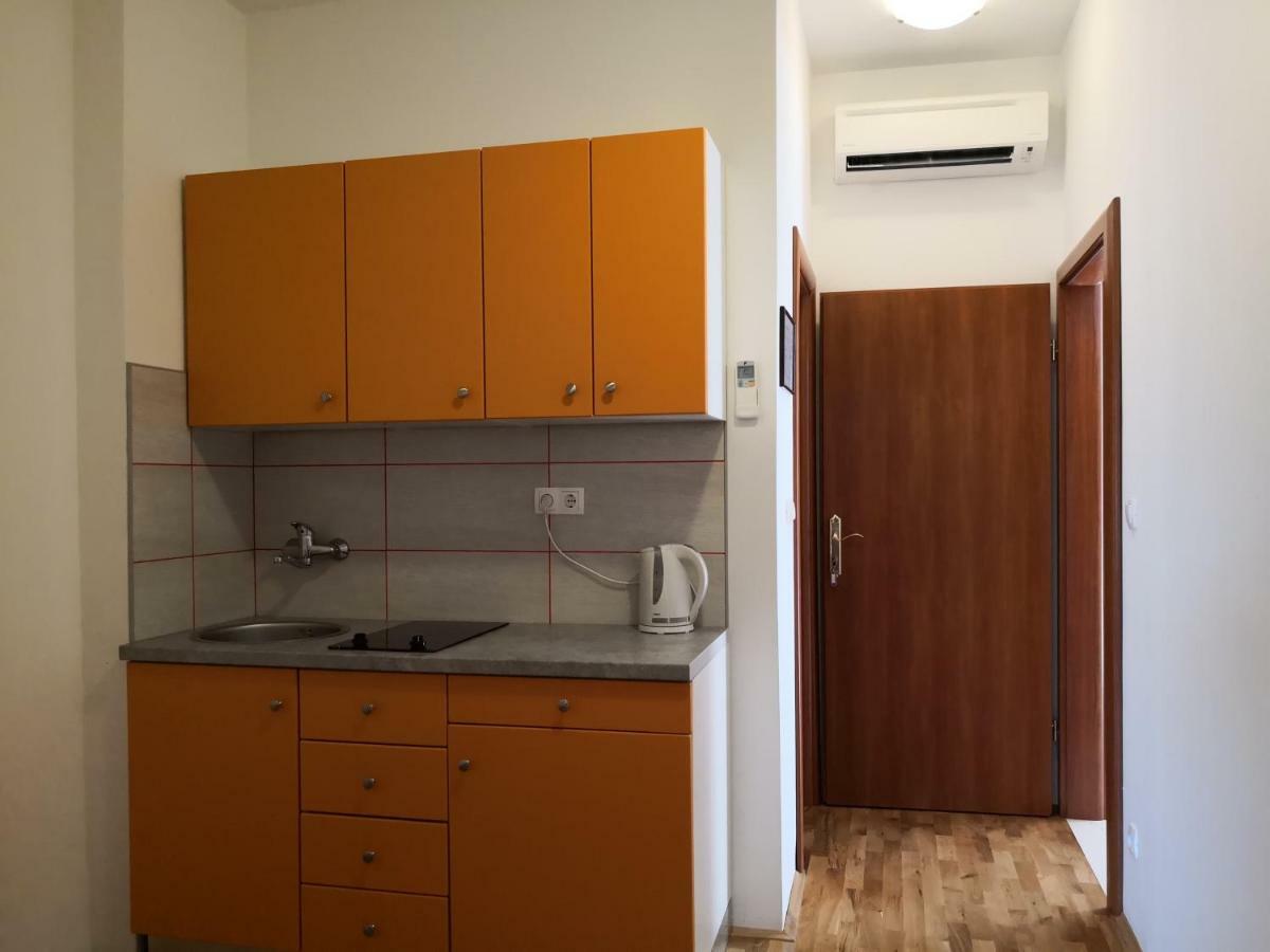 Apartments Jaksic Постира Экстерьер фото