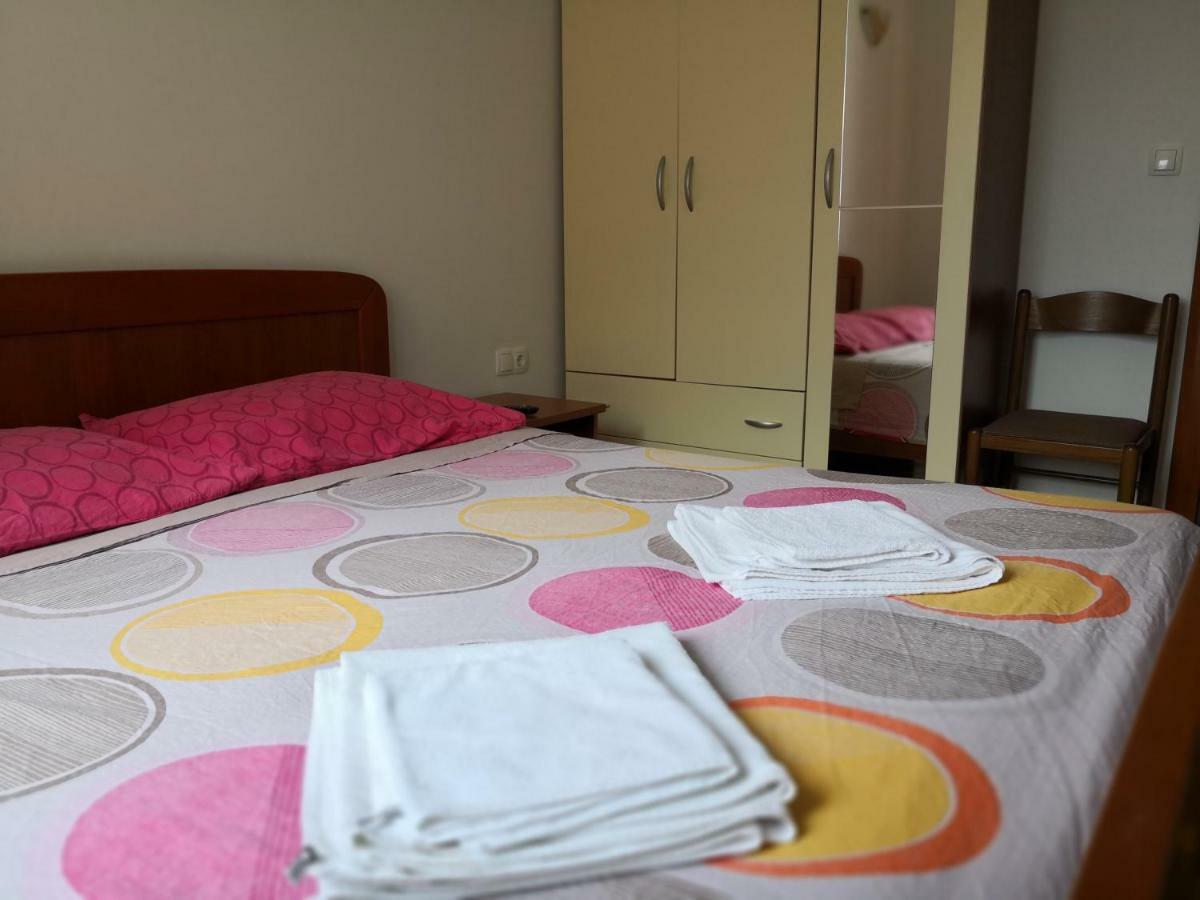 Apartments Jaksic Постира Экстерьер фото