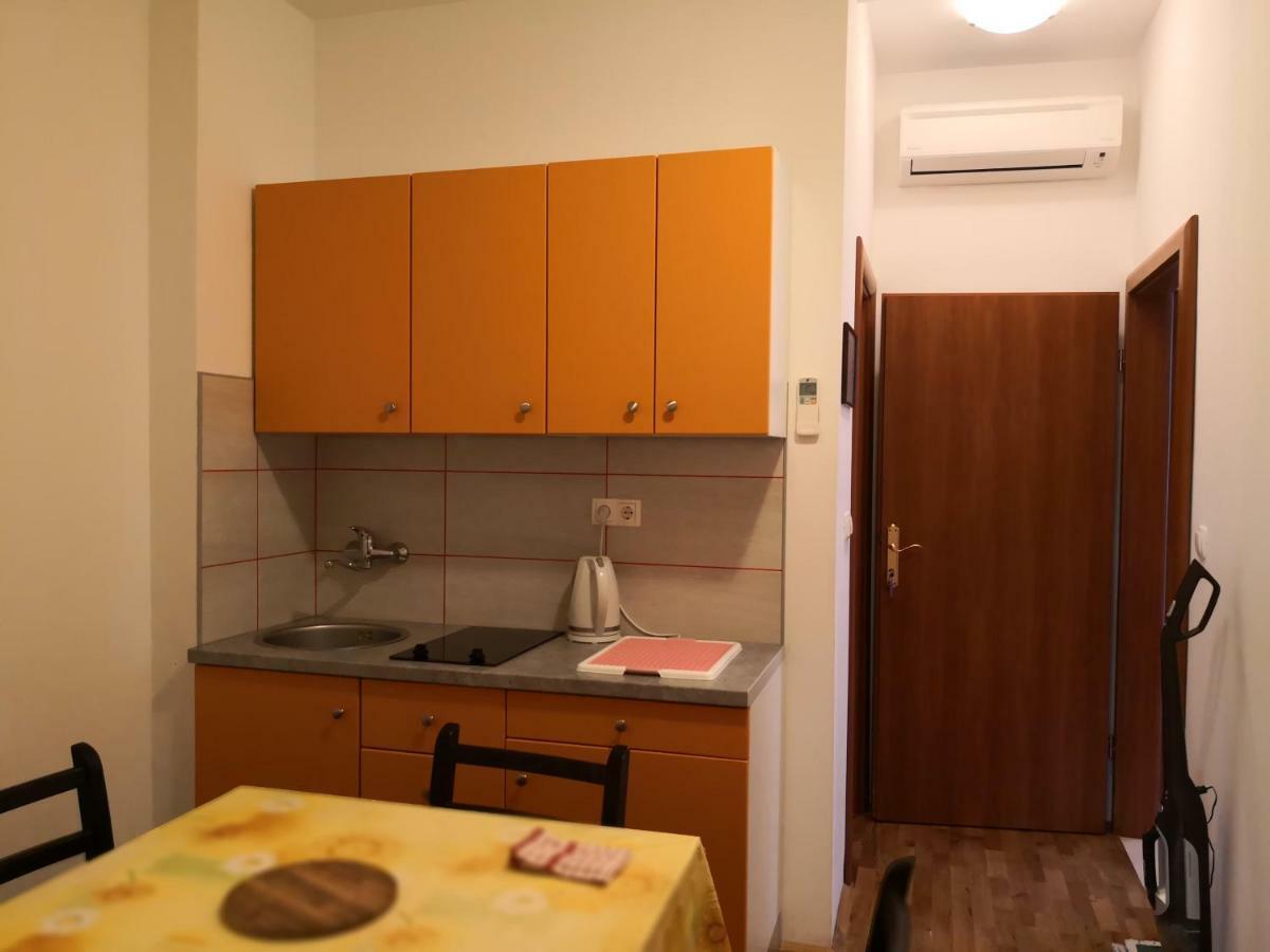 Apartments Jaksic Постира Экстерьер фото