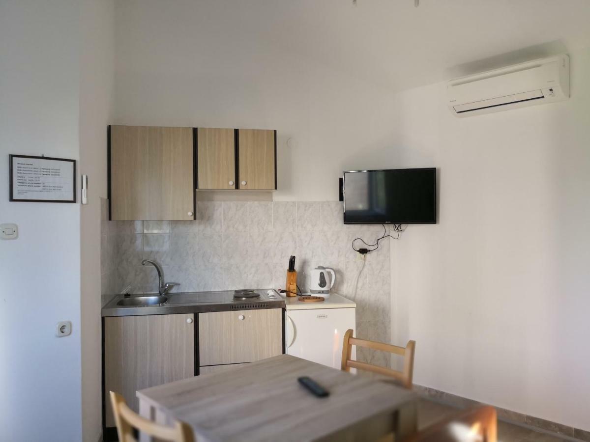 Apartments Jaksic Постира Экстерьер фото