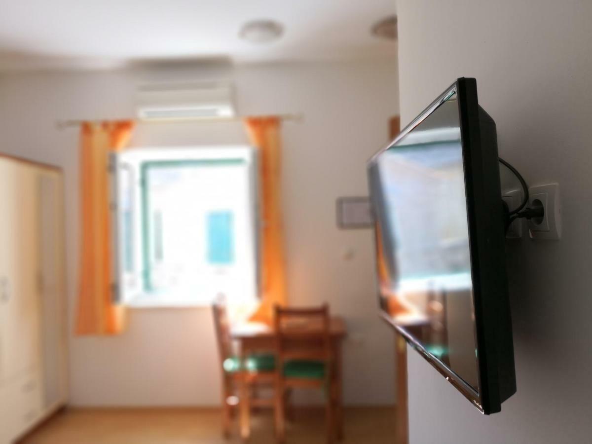 Apartments Jaksic Постира Экстерьер фото