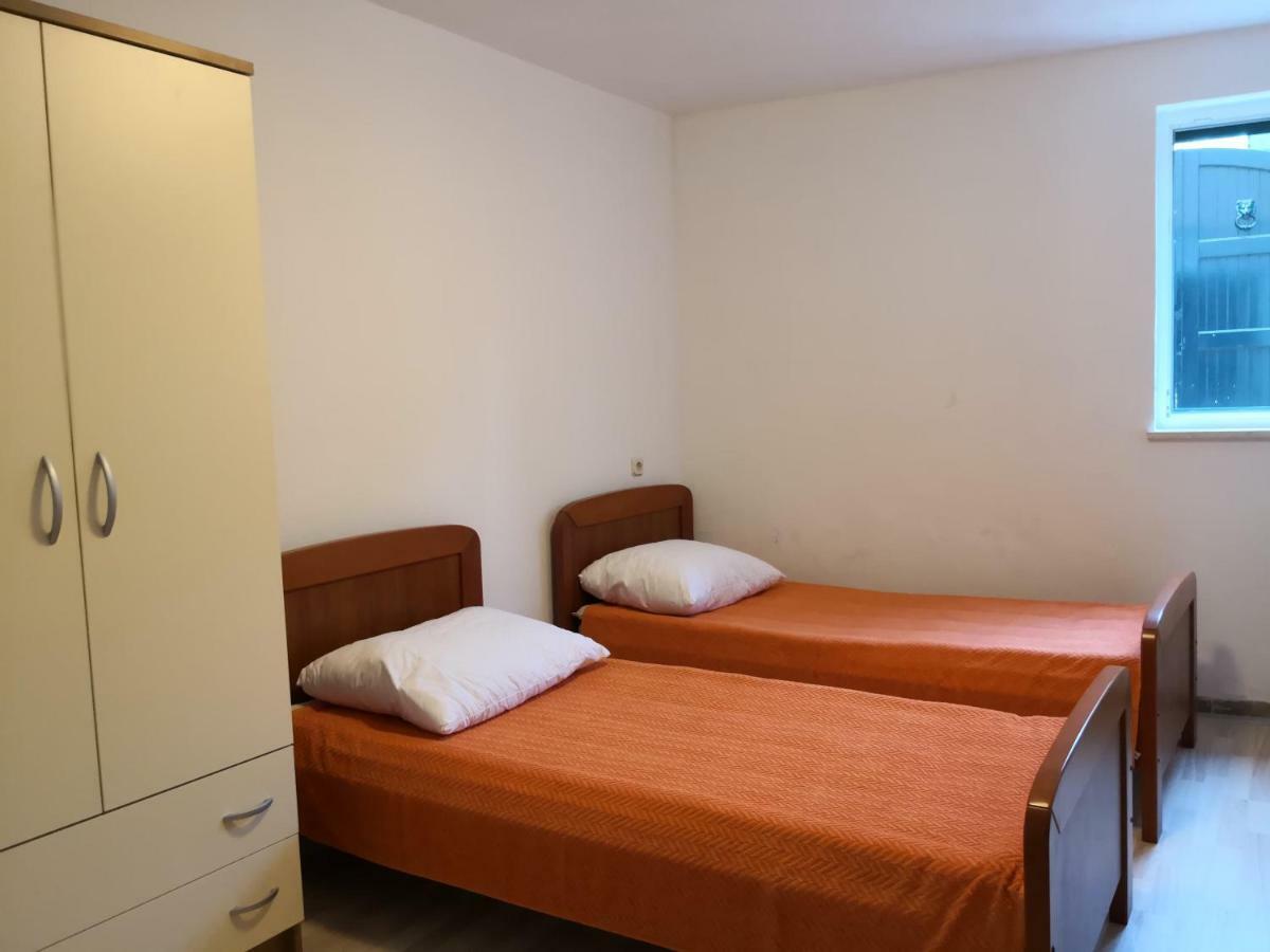 Apartments Jaksic Постира Экстерьер фото