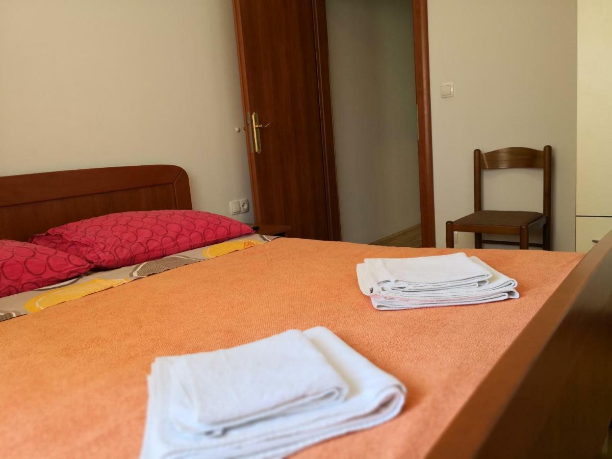 Apartments Jaksic Постира Экстерьер фото