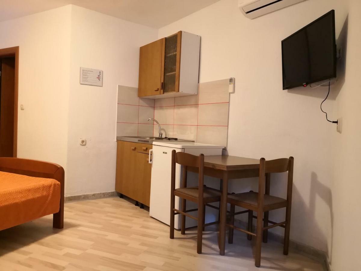 Apartments Jaksic Постира Экстерьер фото