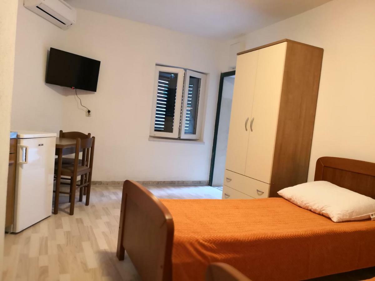 Apartments Jaksic Постира Экстерьер фото