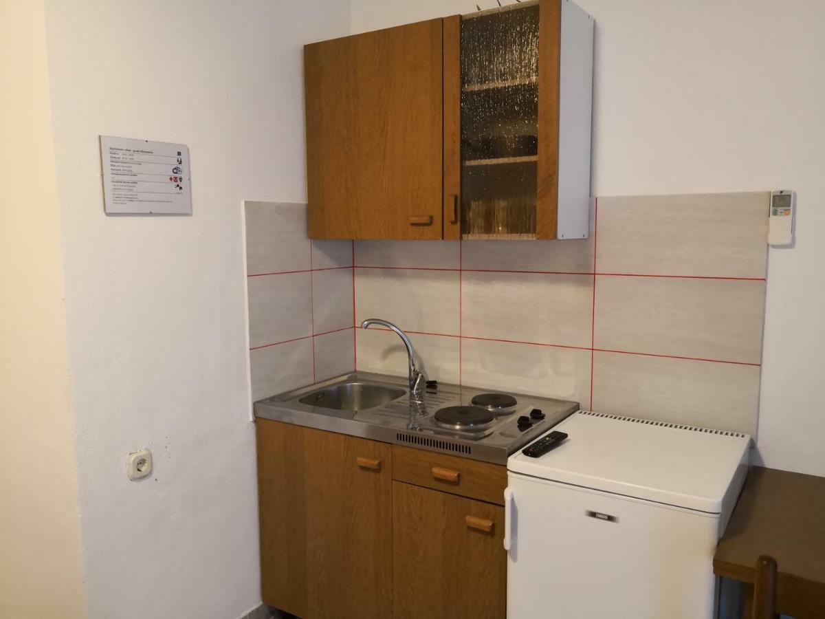 Apartments Jaksic Постира Экстерьер фото