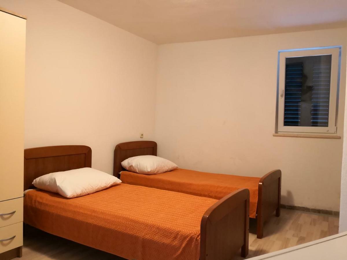 Apartments Jaksic Постира Экстерьер фото