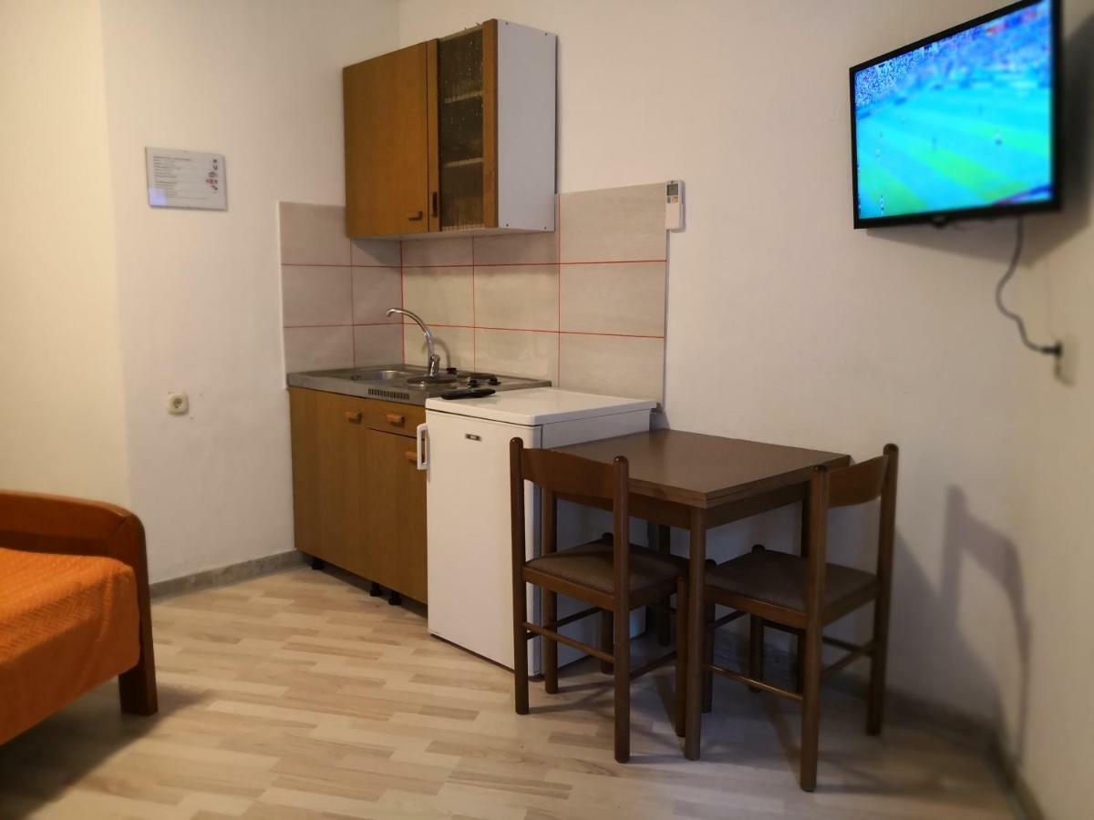 Apartments Jaksic Постира Экстерьер фото