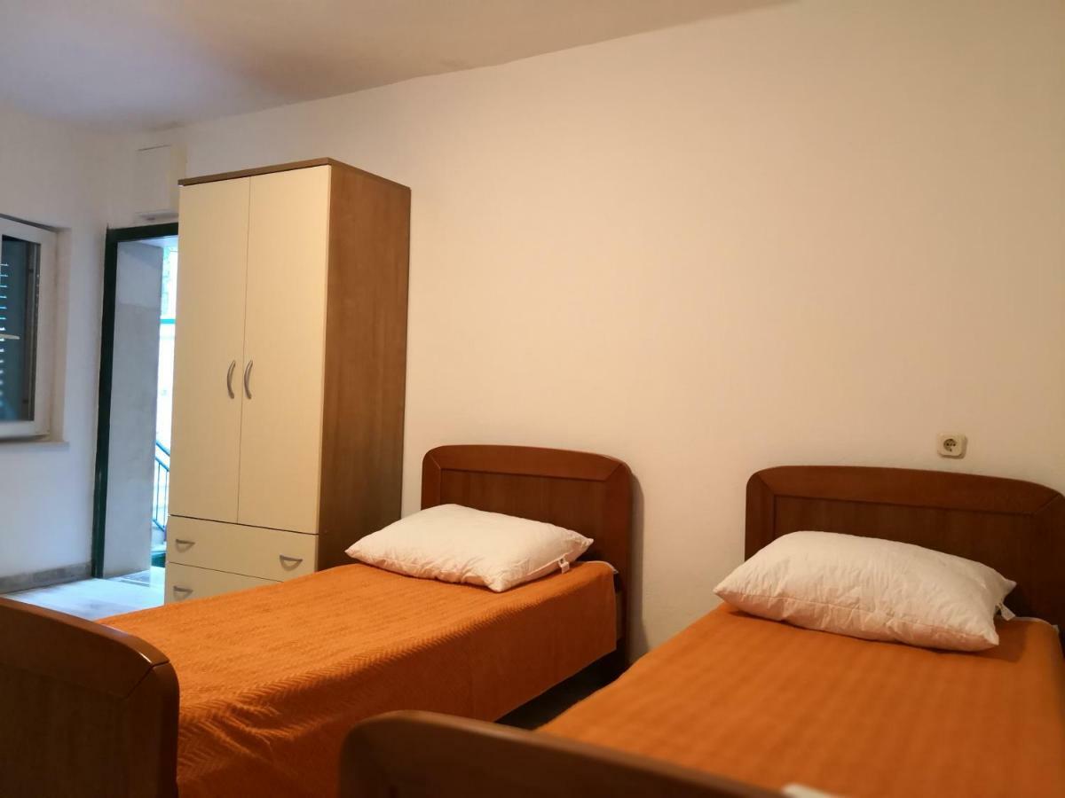 Apartments Jaksic Постира Экстерьер фото