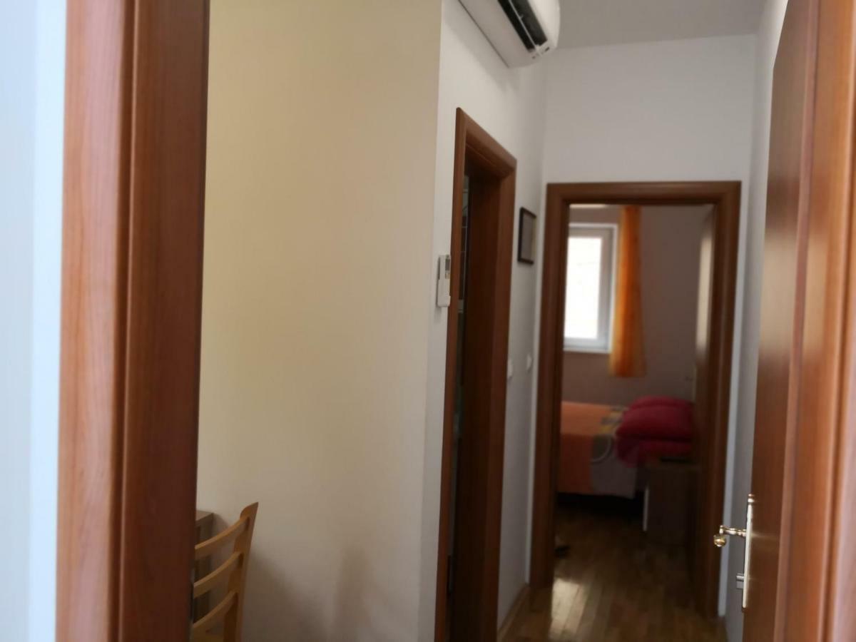 Apartments Jaksic Постира Экстерьер фото